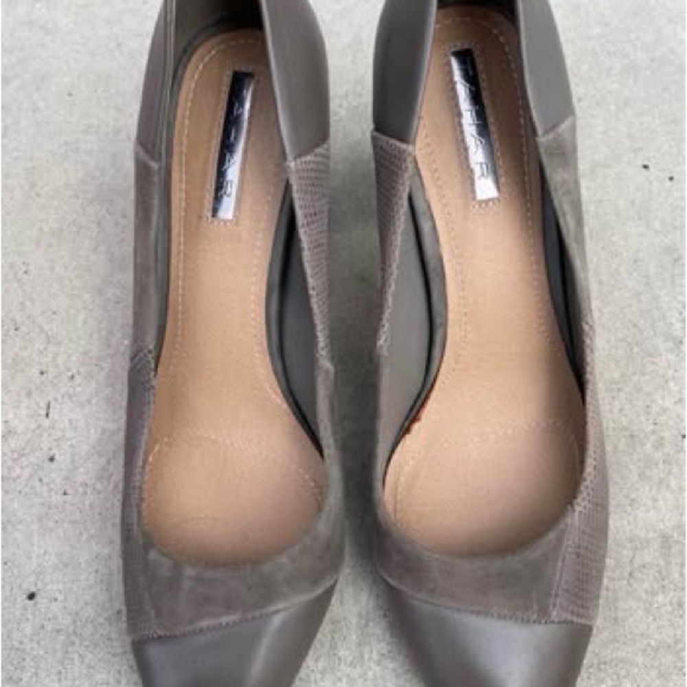 Tahari Elroy Gray Heels Size 8M